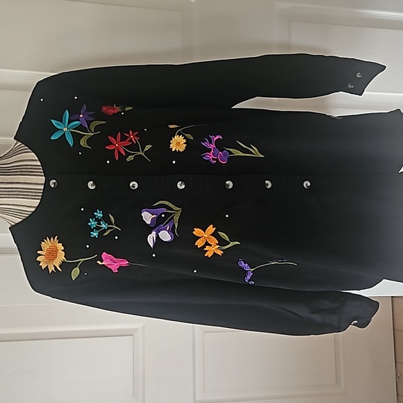 The Quacker Factory Women Flower Embroidered Black Shirt/Jacket Size L - Picture 2 of 15
